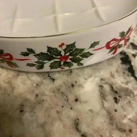 Vintage Christmas Holiday Soap Dish with red ribbon holly berries with gold trim - Picture 2 of 5